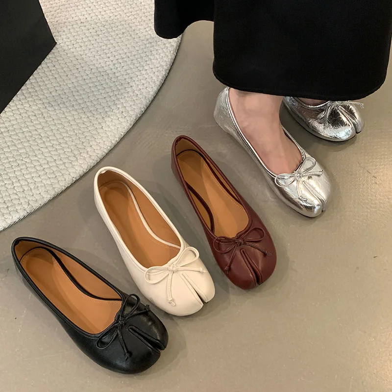 موضة جديدة لعام 2025 أحذية نسائية مسطحة غريبة سهلة الارتداء للصيف والربيع أحذية نسائية ضحلة بعقدة على شكل فراشة أحذية مسطحة للسيدات #1