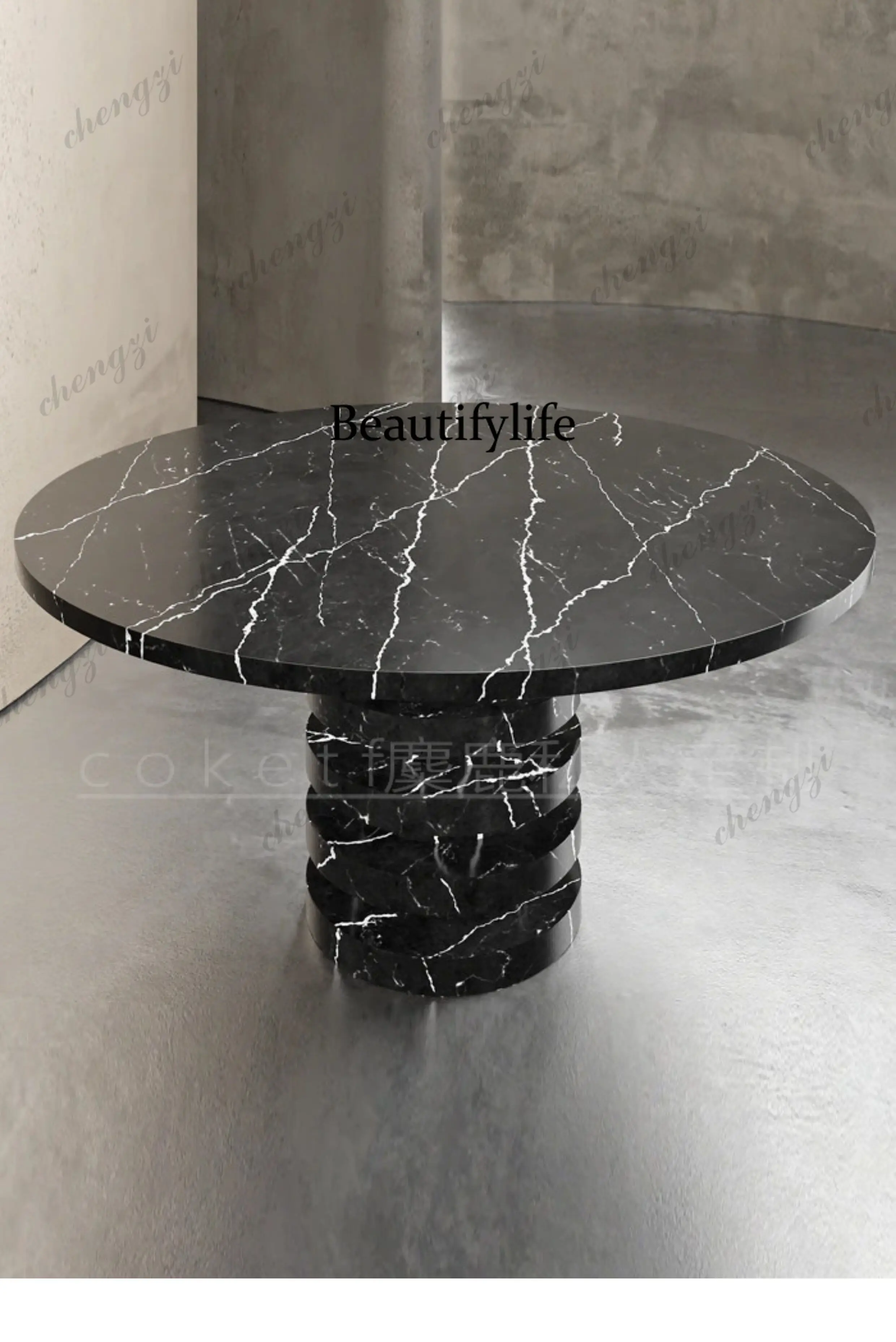 Light luxury high-end natural marble travertine dining table, villa high-end round dining table