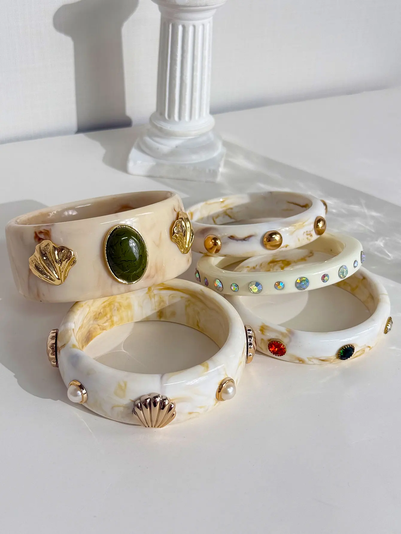 Retro Elegant Green Oval Resin Stone Metal Shell Studs Off-White Resin Bracelet for Women Vintage Bangle HUANZHI 2026 NEW