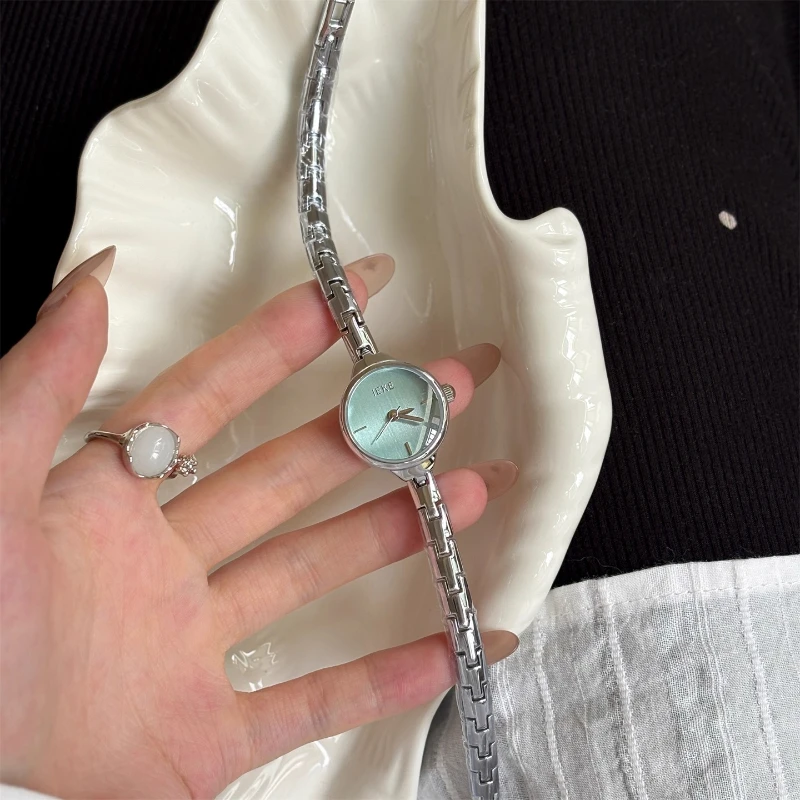 Vintage Women's Quartz Watch Luxury Gold Round Simple Green Small Dial Stylish Stainless Steel Women's Watch