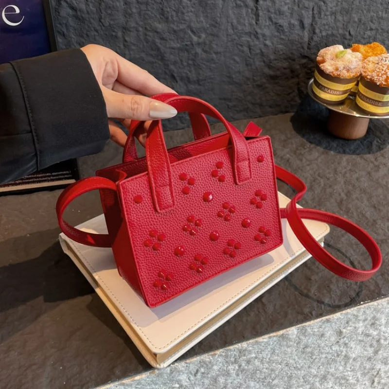 

Stylish Designer Inspired Crossbody Bag: Women's Elegant Leather Messenger Handbag, Popular Shoulder Carry Ladies