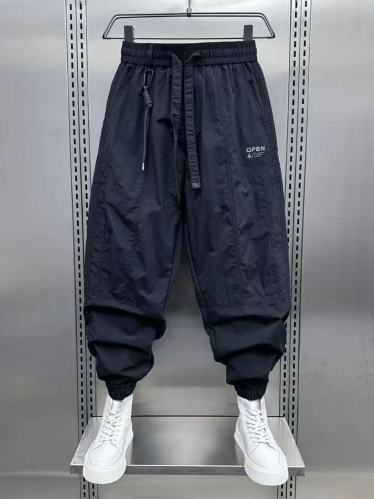 

Мужские повседневные спортивные брюки-харланы свободного кроя из тонкого быстросохнущего дышащего полиэфирного волокна для ранней осени 2026 года