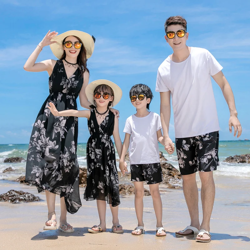 Holiday Family Matching Black Clothes Mom Daughter Beach Dress Vacation Resort Look Dad and Son Tops + Shorts 2 Piece Outfit Set