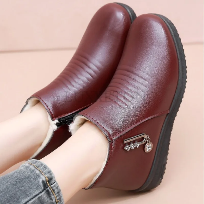 Mom Shoes Elderly Cotton Shoes Soft Soled Short Boots Women Plush Insulation Flat Bottomed Low Heeled Round Toe Snow Boots