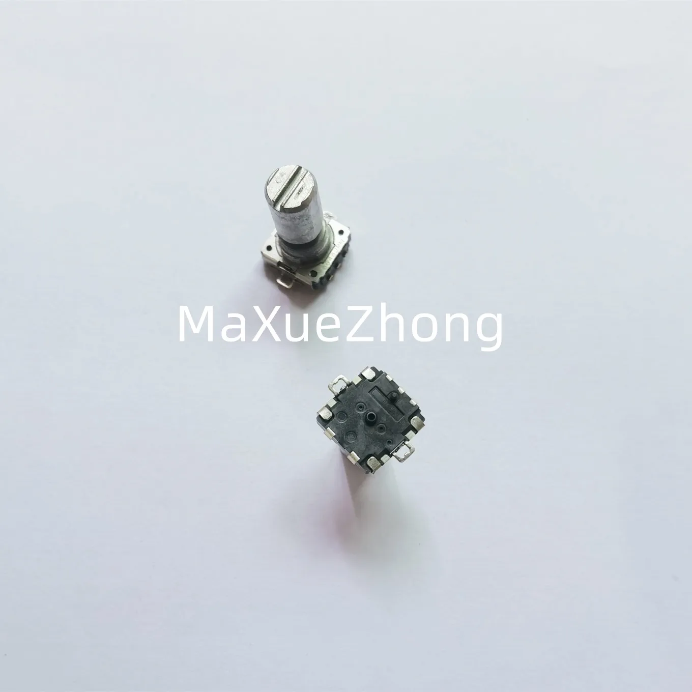 Original new 100% EVEUBGDL016B EC12 32 step-by-step 15-pulse SMD 360 degree encoder with switch