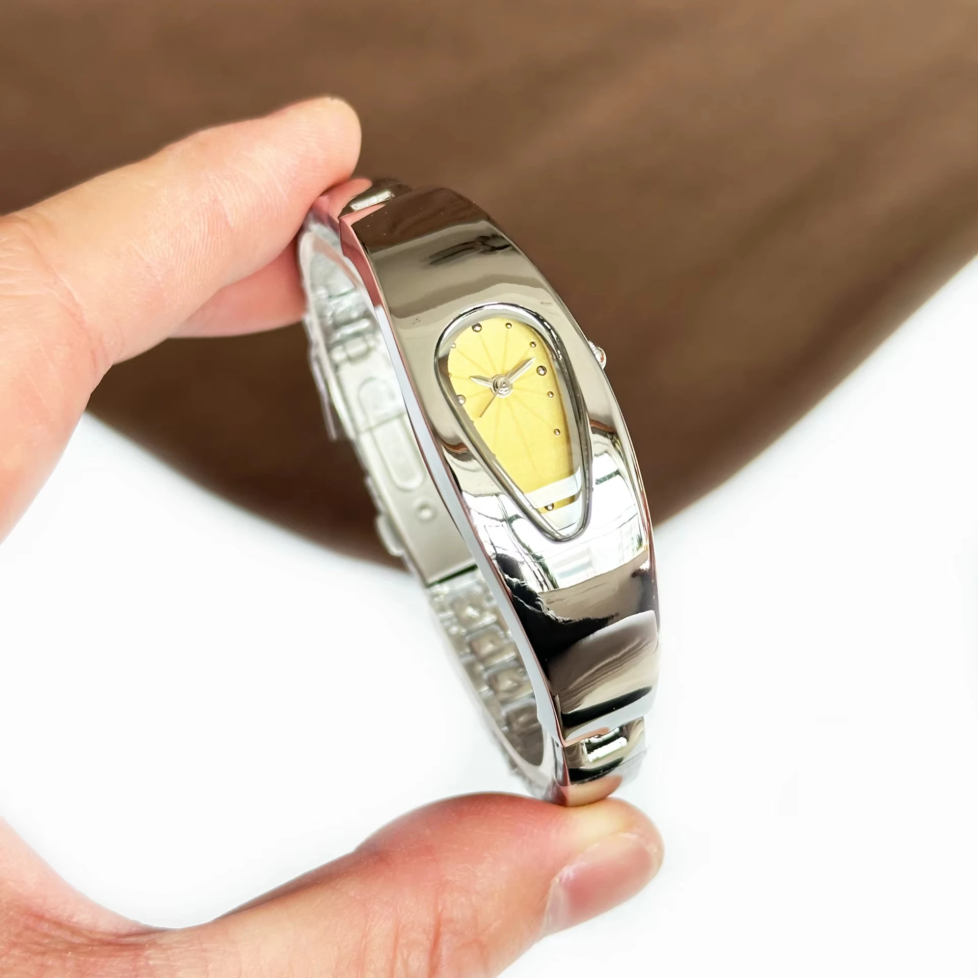 Y2K Watch Shaped Teardrop Bracelet Watch Female Couple Light Luxury Senior Sense of Antique Wind Gift Ladies' Quartz Wristwatch