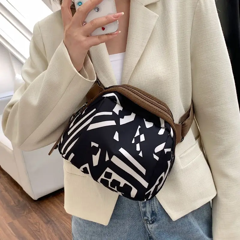 Bag Women\'s New Fashion Large Capacity Lightweight Crossbody Bag Fashion All-in-one Waterproof Oxford Cloth Shell Fanny Pack