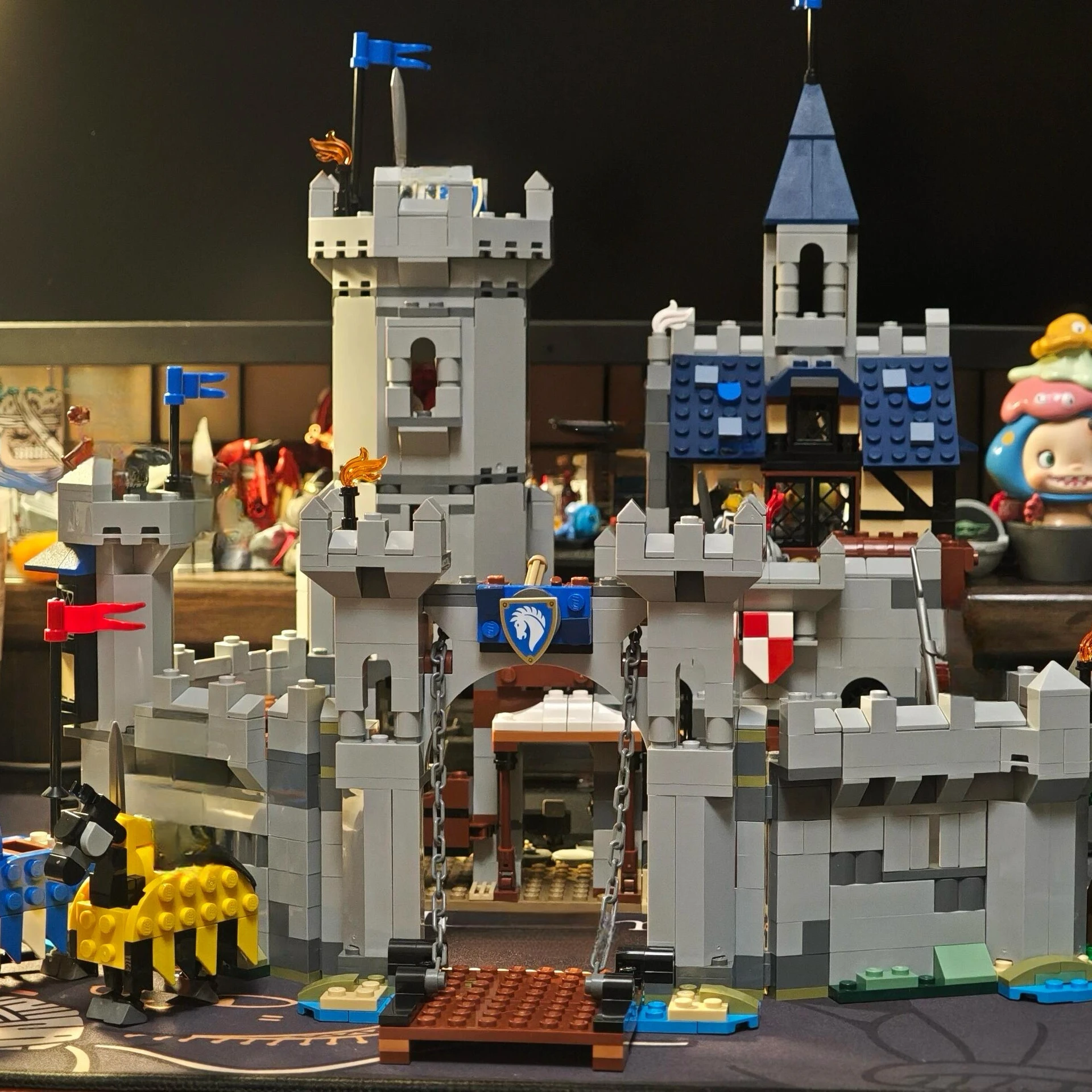 

Creative Expert 3 In 1 European Medieval Castle Model Building Blocks Street View Brick Children's Toys Birthday Gift