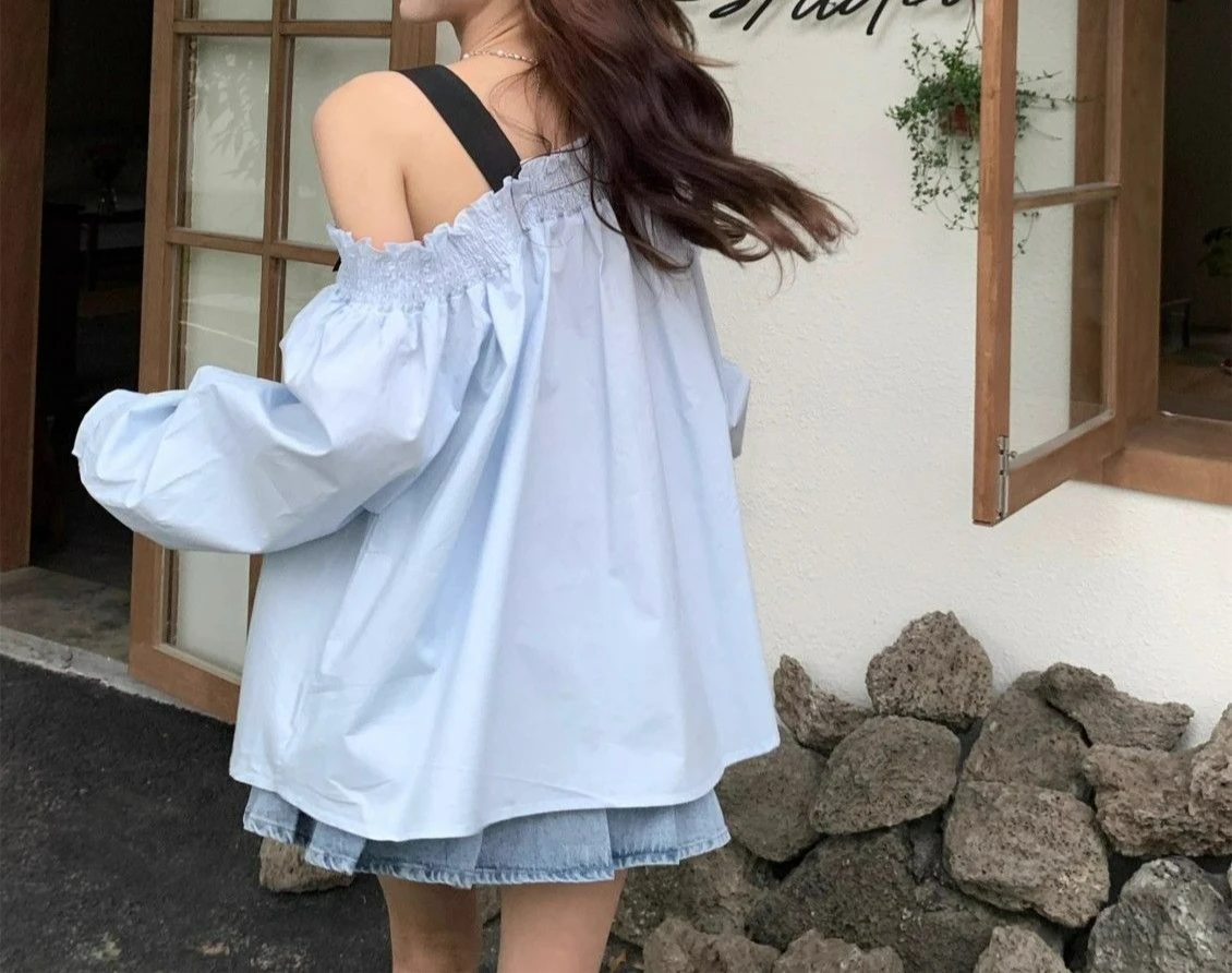 

Design Sense Fungus Edge Pleated Diagonal Collar Off-the-shoulder Blue Long-sleeved Shirt Women's Autumn Loose and Thin Top