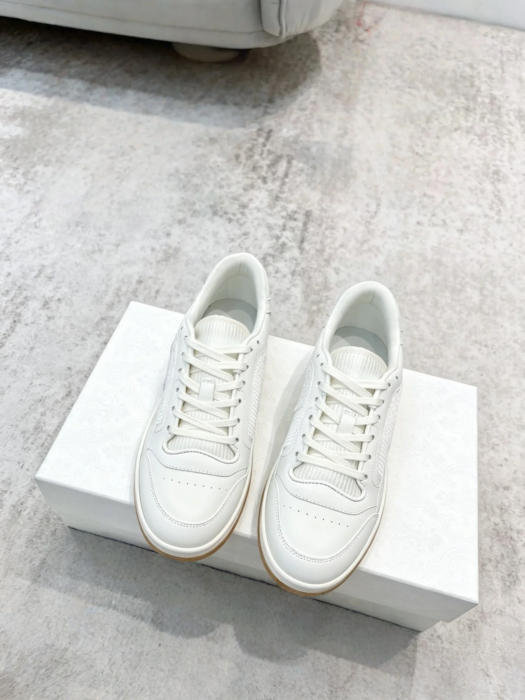 Summer White Sneakers Unisex Retro Color-blocked Sneakers Low-top Genuine Leather Casual Shoes Lace-up Skateboard Shoes Gifts view 4