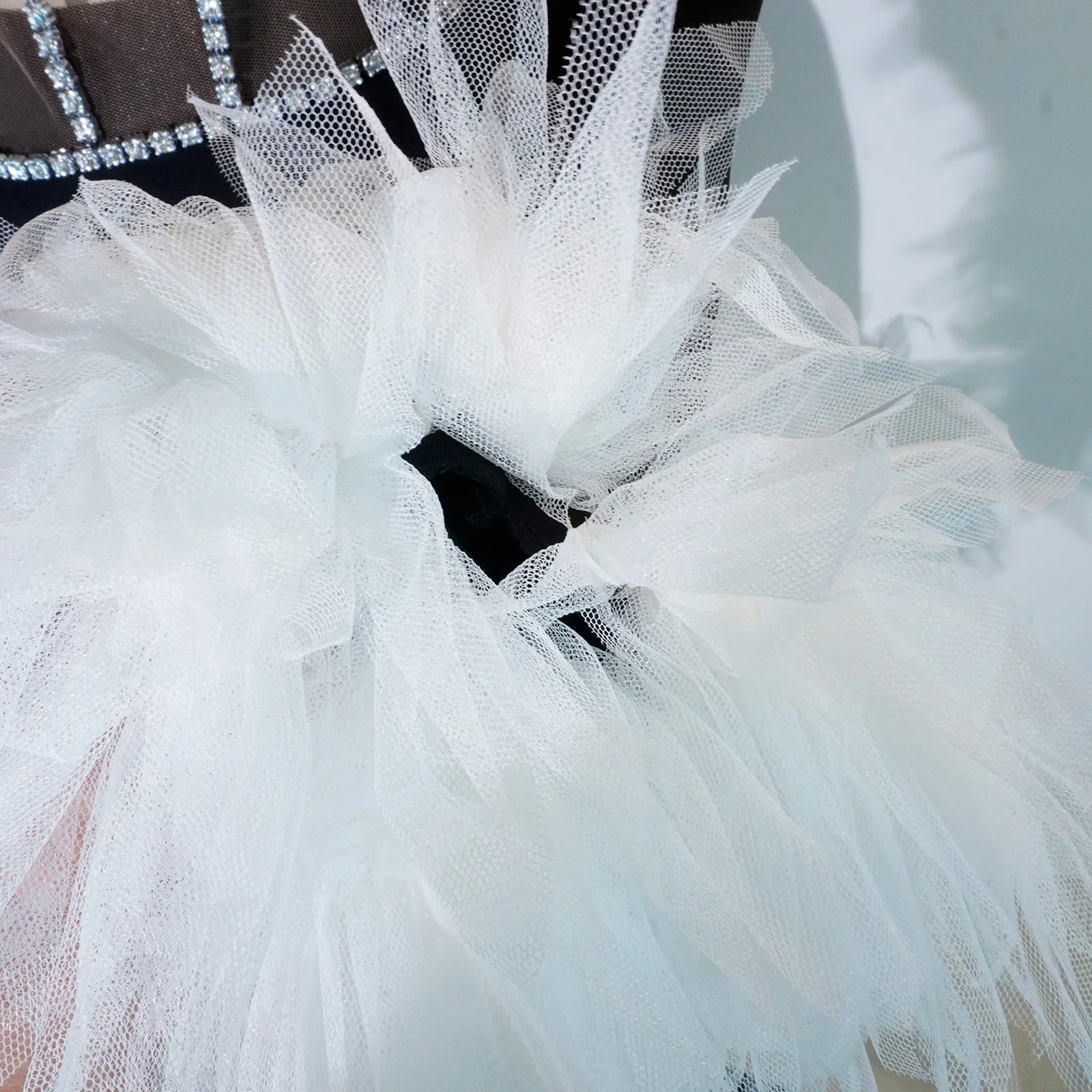 สีดําเสื้อคอปก Rhinestone Bustier ชุดกระโปรง Feather Hem Party ลาก Queen gogo เต้นรําเครื่องแต่งกายชุดเวที dj