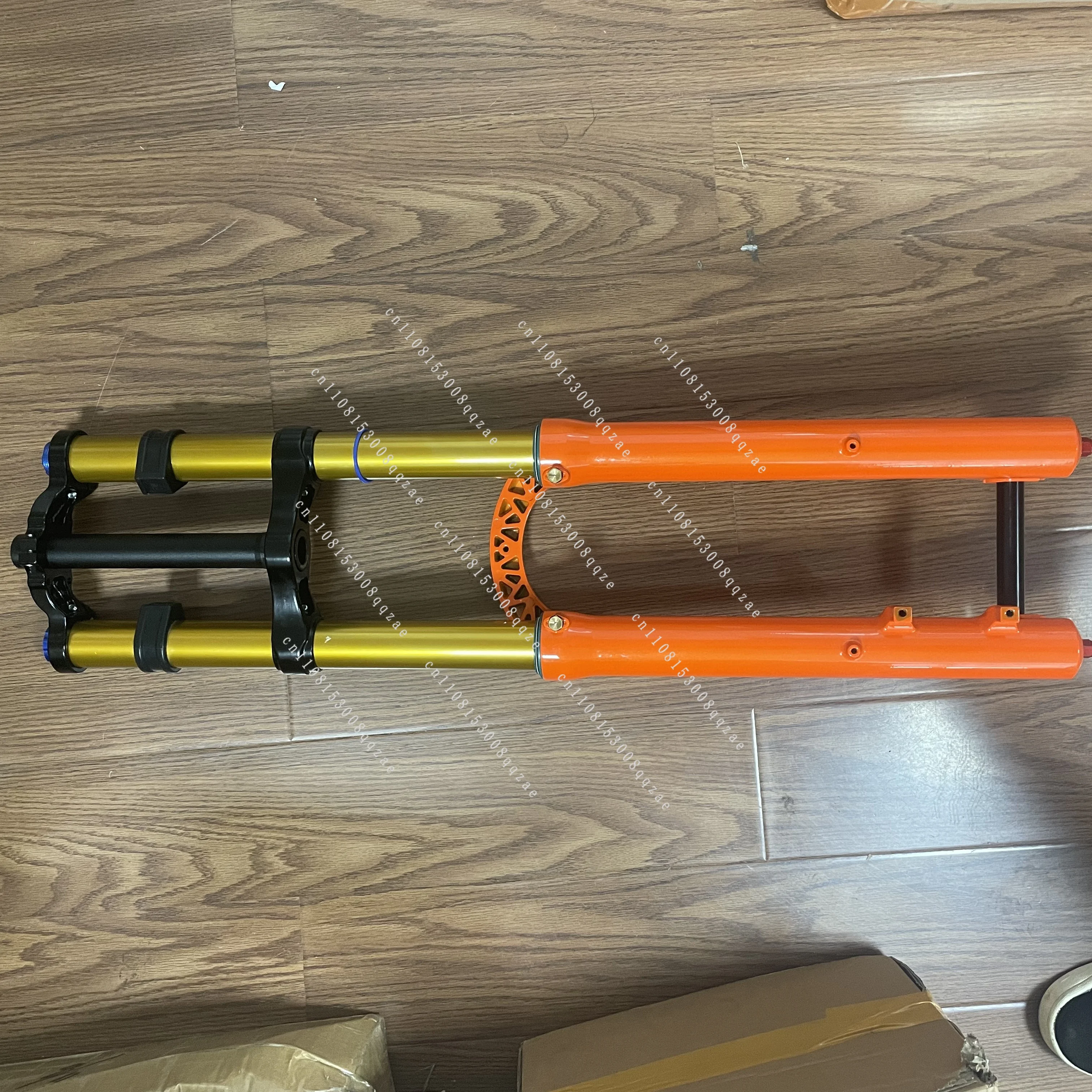 

Усиленная передняя вилка с двойной короной для мотокроссовых и электровелосипедов с креплением для фары