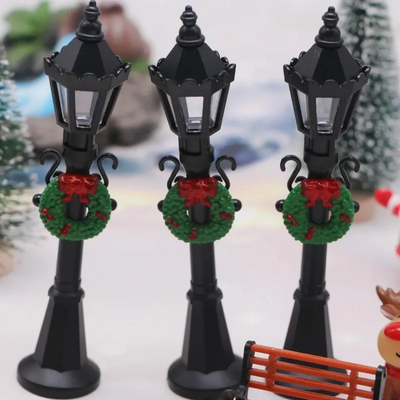 

Dollhouse Mini Simulation Christmas Wreath Street Lamp Miniature Christmas Scene Decor Model Micro Landscape Small Street Lamp