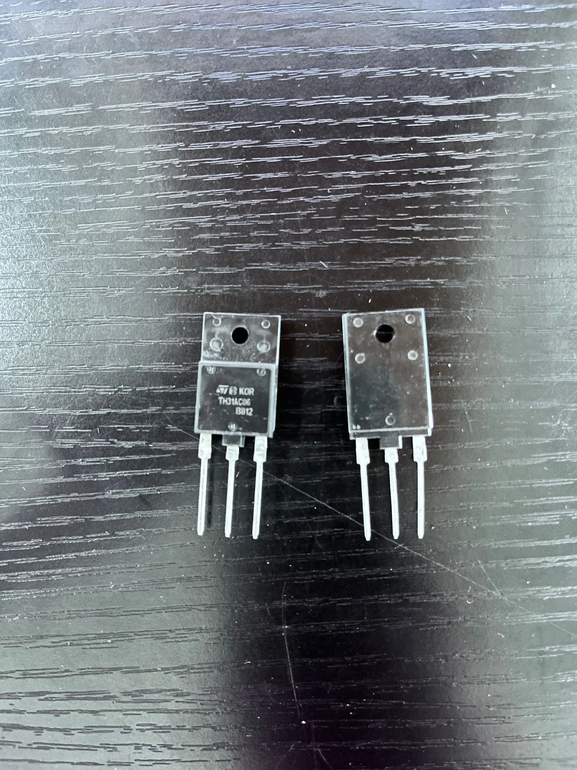 

Free shipping 20pcs/lot STTH31AC06 TH31AC06 TO-3PF 31A 600V in stock