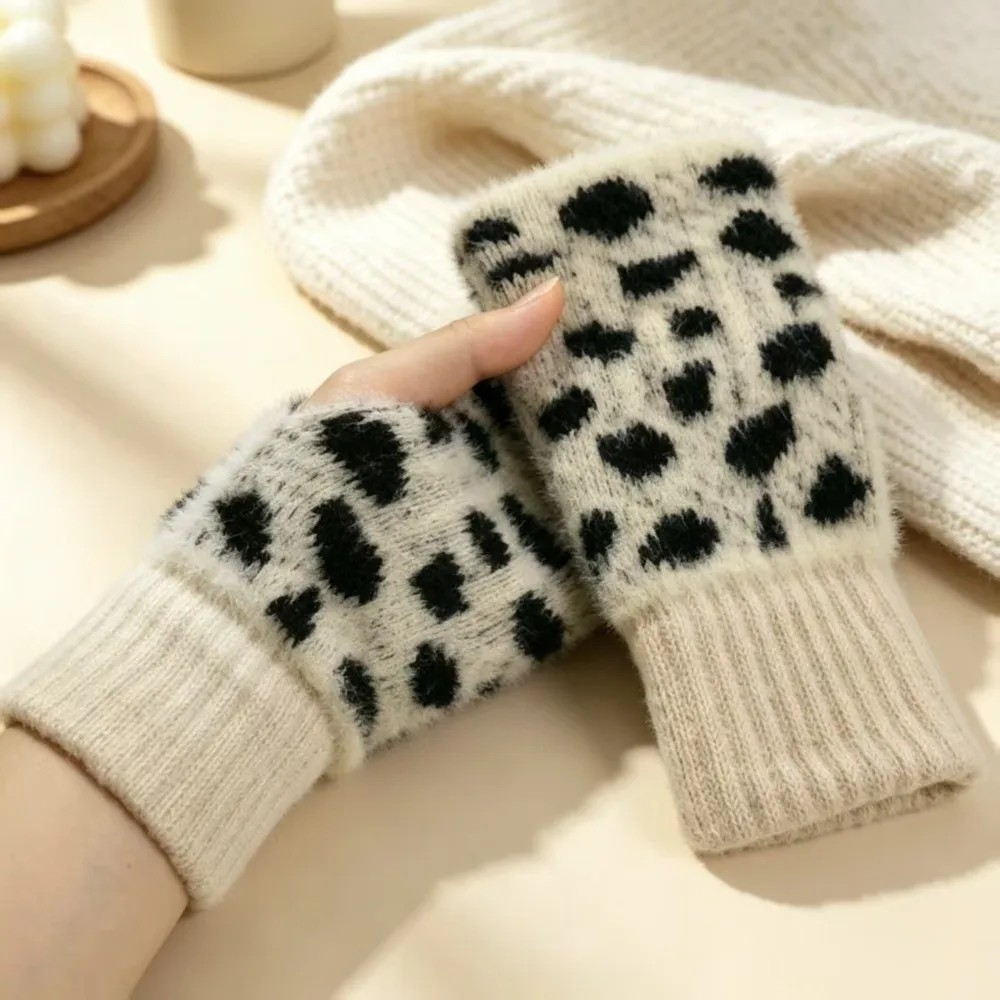 Leopard Print Half Finger Gloves Unisex Polyester Touch Screen Gloves Knit Touch Screen Compatible Warm Gloves Winter Season