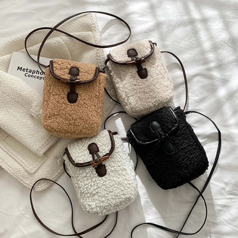 

Women's Autumn/Winter Retro Design Ins Soft Lamb Plush Bag Cute New Female Bags Popular Explosion Simple Crossbody Phone Bags