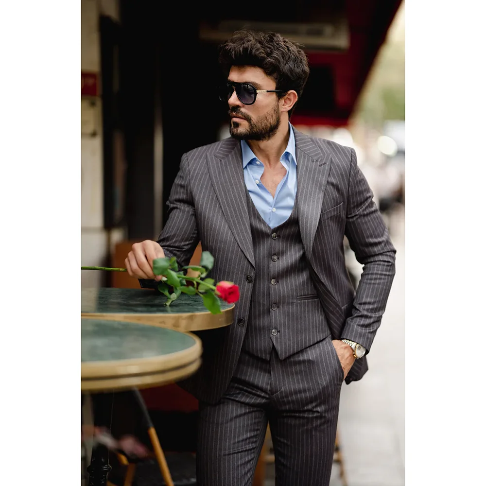 

Fashion Pinstripe Men Suits 3 Piece Chic Peak Lapel Single Breasted Male Suit Slim Elegant Business Casual Wedding Tuxedo