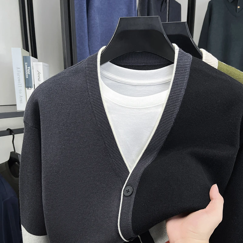 سترة رجالية محبوكة سترة كتلة اللون الخامس الرقبة زر أسفل الخريف الشتاء عارضة أزياء مريحة لينة الدافئة العصرية الرجال