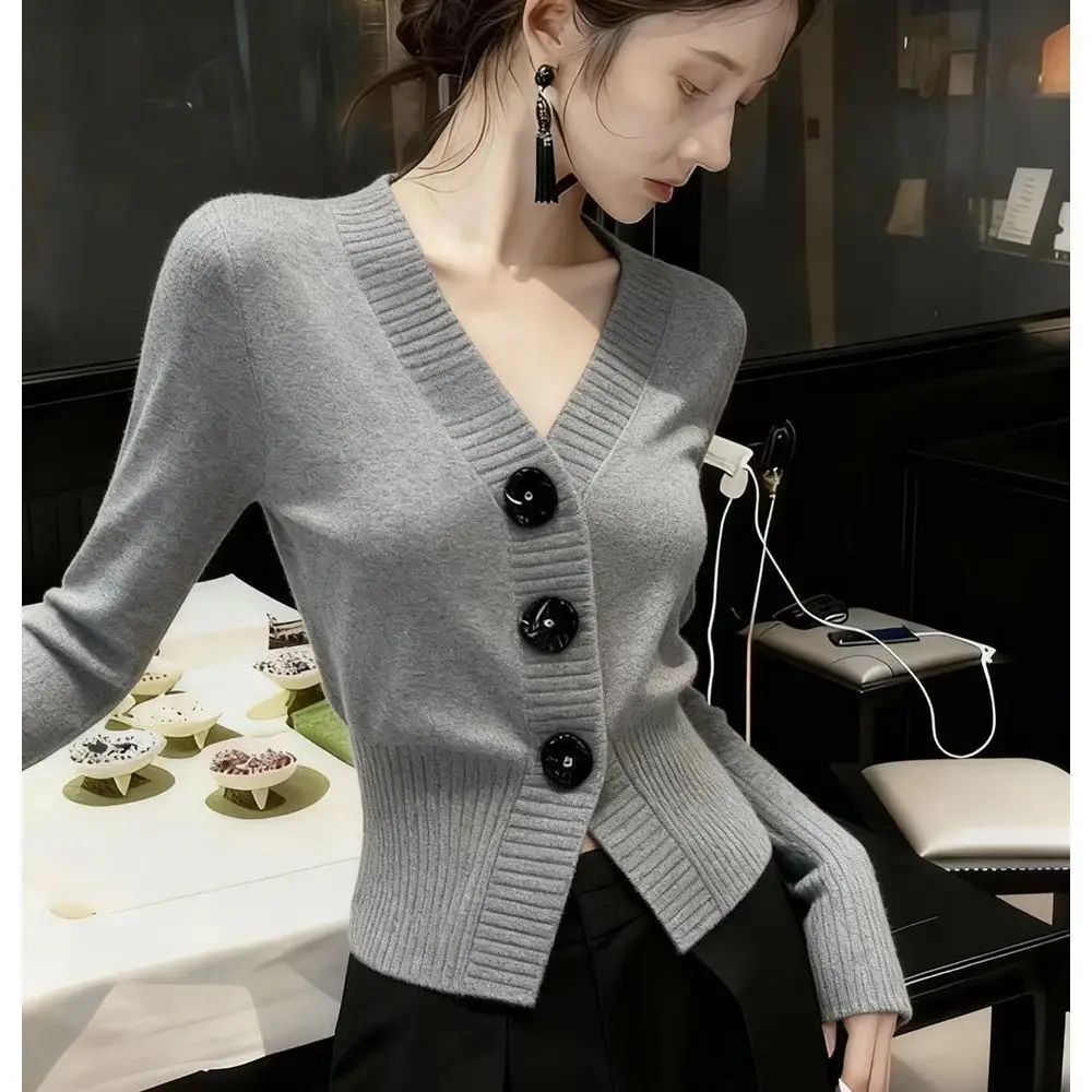 2026 Early Autumn New Pink V-neck Short Knitted Long Sleeve Open Cardigan Women's Waist-cinching Knitted Top Fashionable