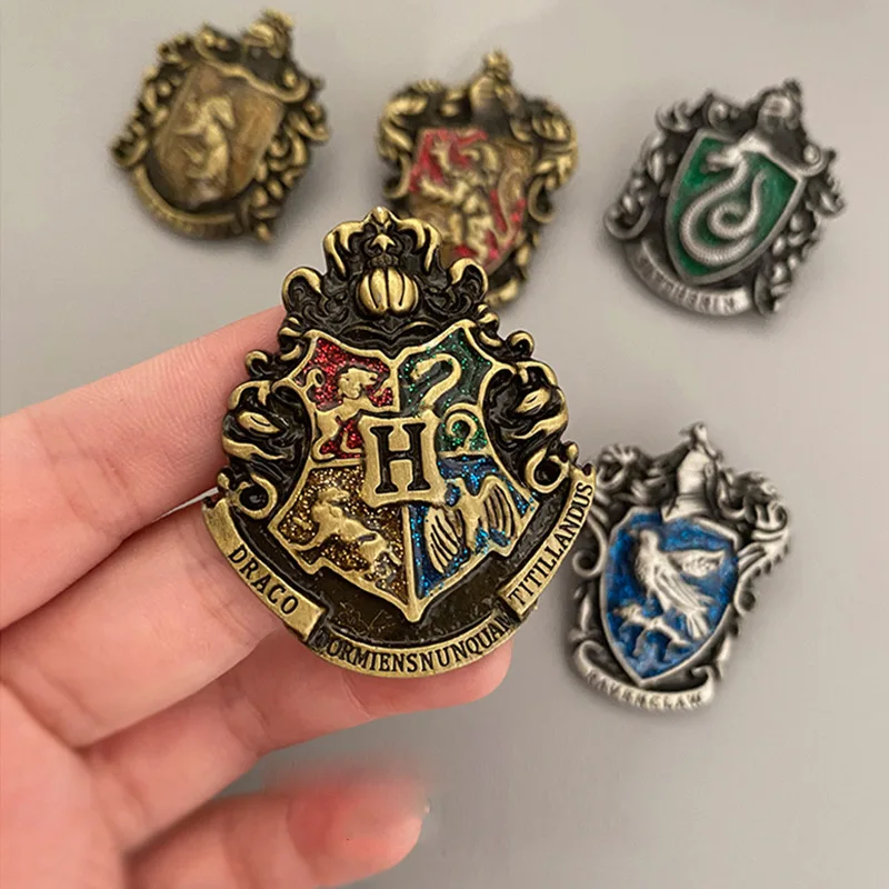 2024 New Harri Series Brooch Cos Prop Gryffindor Slytherin Hufflepuff Ravenclaw Brooch Necklace Accessories Metal Badge Figure