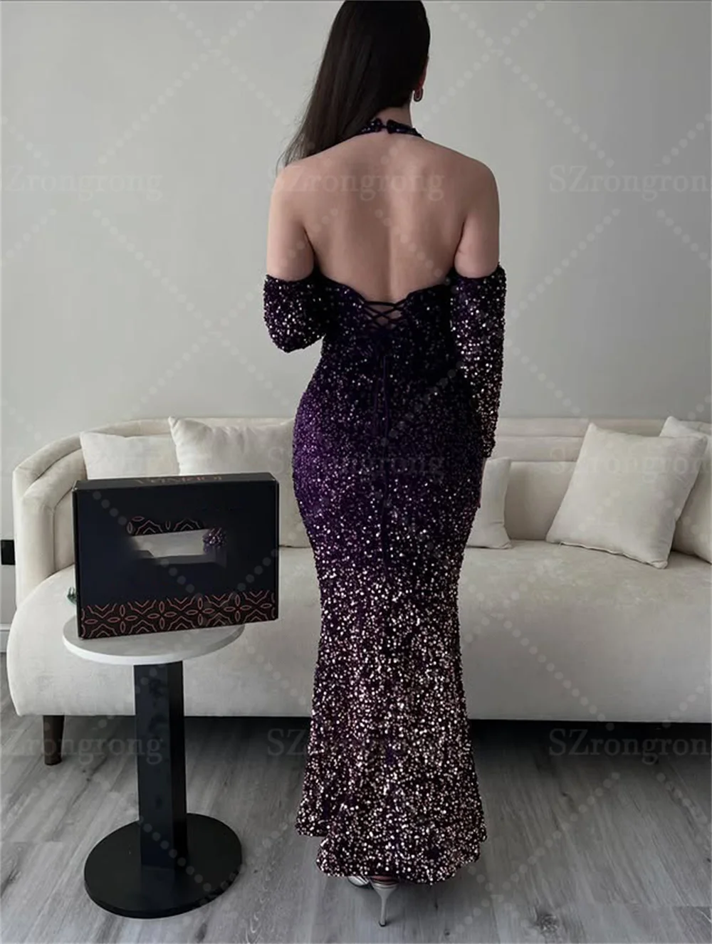 ชุดราตรีสีม่วงแบบสั่งตัด ประดับเลื่อมวิบวับ ทรงเข้ารูปยาวกรอมพื้น แขน 3/4 เหมาะสำหรับงานแต่งงานหรืองานพรอม สไตล์ซาอุดิอาระเบีย