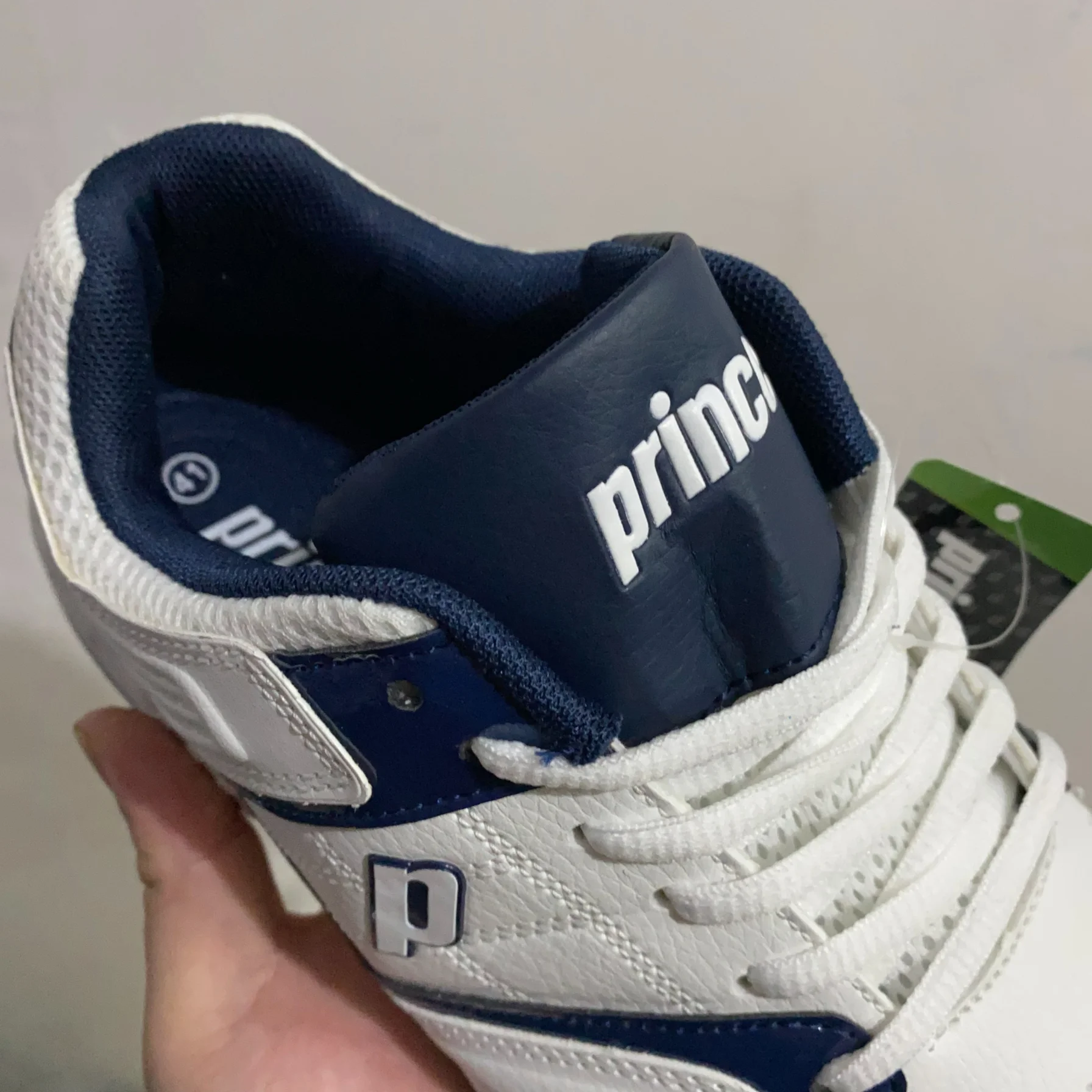 

Classic brand badminton shoes Neutral comfortable sports shoes Couple models 36-45 yards men's women's luxury brand table tennis