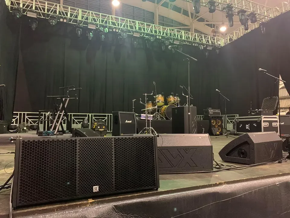 Modul Amplifier Prosesor Line Array Aktif 2 Arah Dual 12 Inch DSP Portabel Tahan Air untuk Acara Panggung dan Pertunjukan Langsung