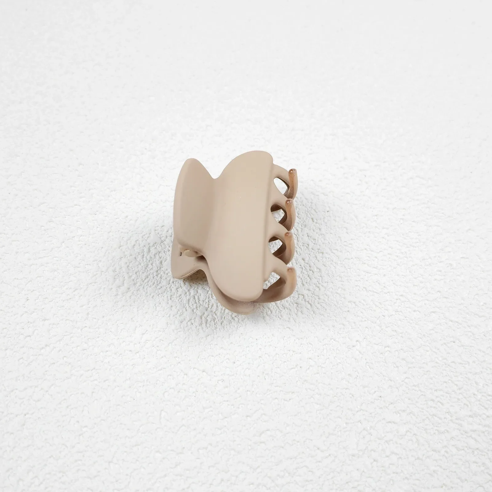 Рисунок 6 - заколки для волос среднего натурального цвета