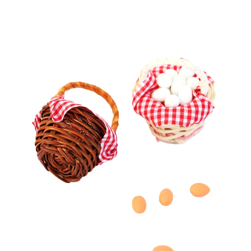 1Set 1:12 Casa delle bambole in miniatura Cestino per le uova Plaid rosso Anatra Uovo Telaio Cucina Modello alimentare Giochi di imitazione Giocattolo Accessori per casa delle bambole