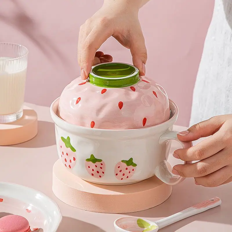 

Kawaii Strawberry Ramen Bowl with Lid Ceramics Cute Fruit Soup Salad Instant Noodles Large Bowl Home Kitchen Tableware 700ml