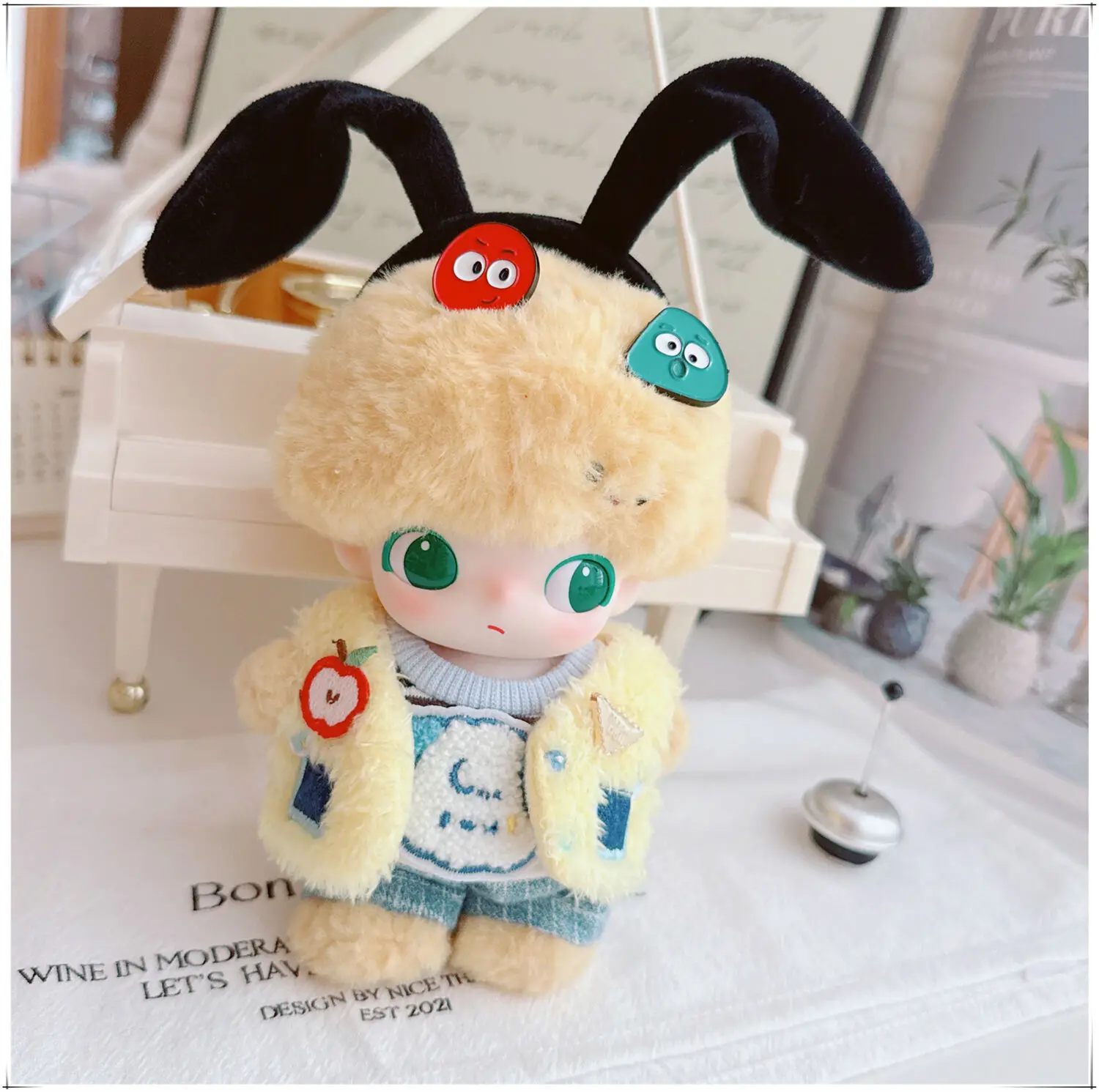 Mini ropa para muñeca Idol Kawaii, compatible con 10-17cm, abrigo amarillo esponjoso de dibujos animados, conjunto de Pin de manzana, ropa para muñeca de estrella de peluche, accesorios, Juguetes