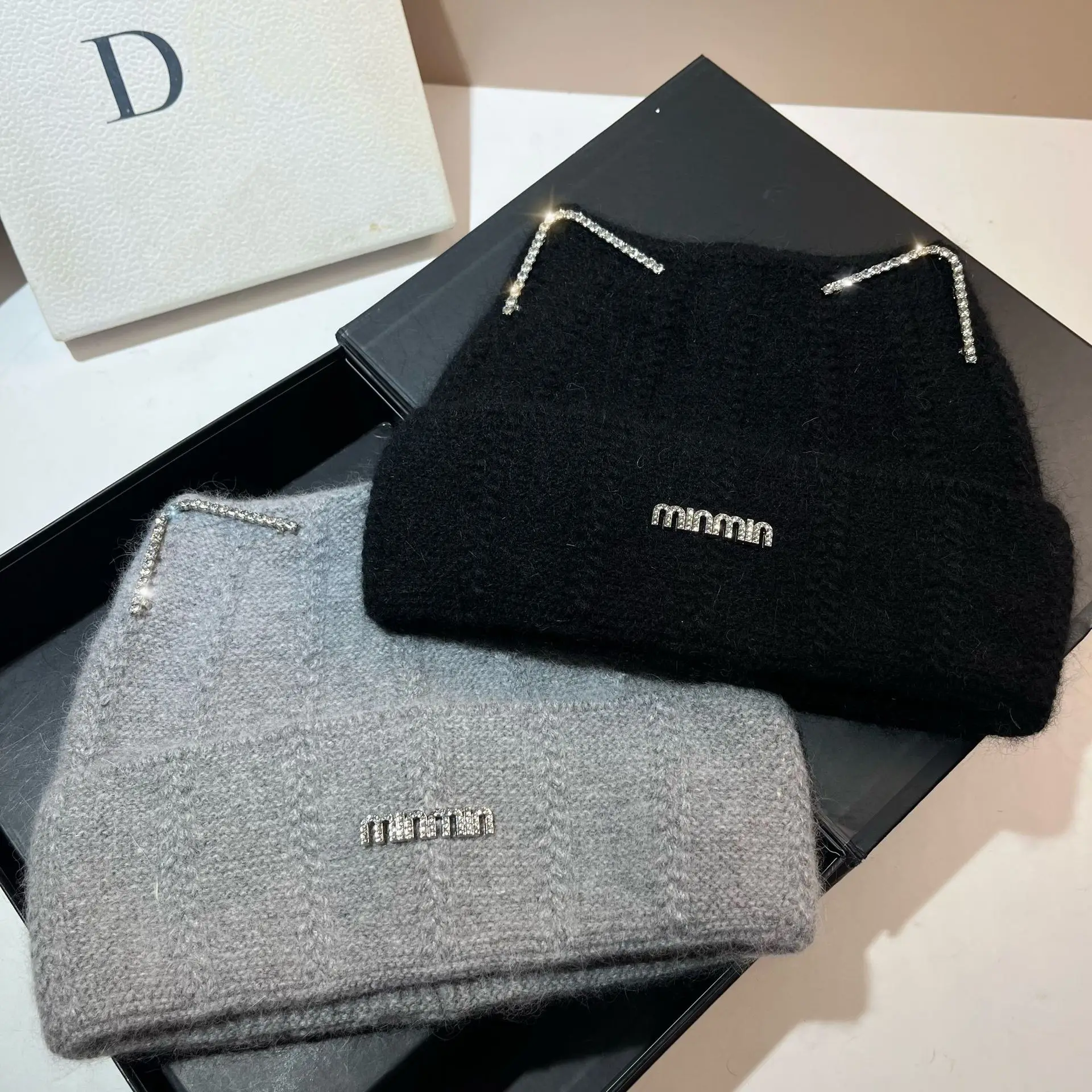 Tania czapka z króliczymi uszami - styl koreański, miękki pompon z króliczego futra, ciepła zimowa czapka dla kobiet