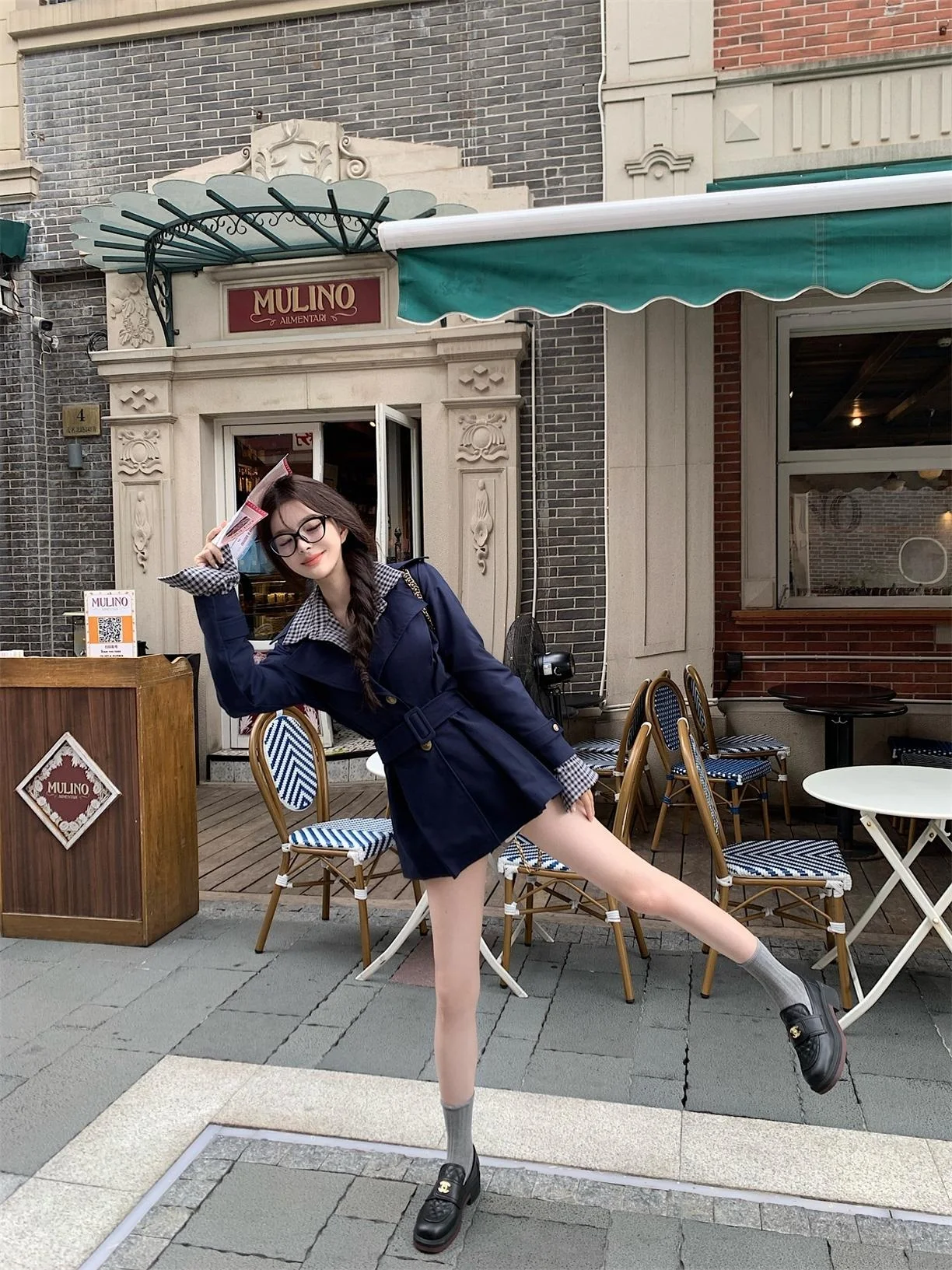 

Новая осенняя женская ветровка Kikimy Gentleation Soft Blue средней длины: модный женский костюм