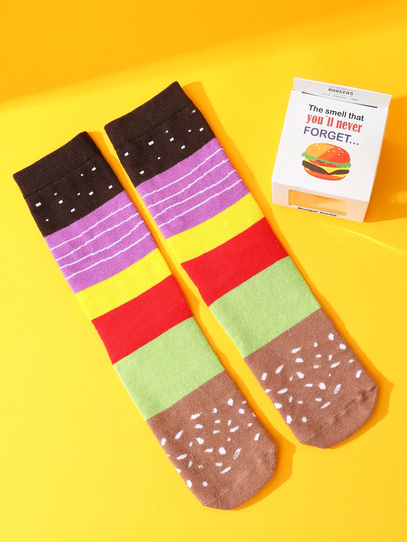 زوج فريد من الهامبرغر مع أنماط شخصية لكل من الرجال والنساء، جوارب هدايا للأصدقاء في الهالوين، عناصر موسمية