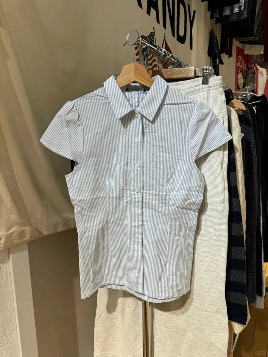 بلوزة نسائية صيفية مخططة باللون الأزرق الحلو ملابس خروج غير رسمية بأكمام قصيرة تي شيرت لطيف على طراز Preppy تي شيرت Y2K جديد