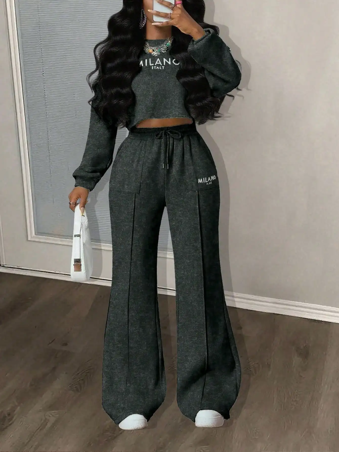 Nueva ropa deportiva informal de otoño e invierno para el día a día, estilo básico y sencillo, cuello redondo, hombros caídos, corte holgado y corto.