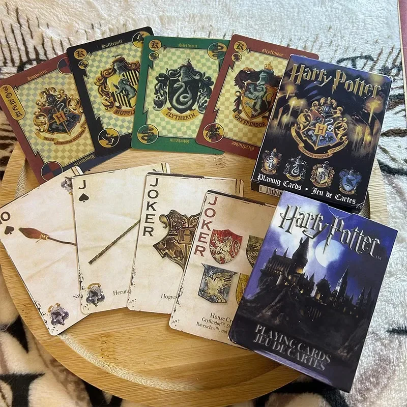Juego de 54 Piezas de Cartas de Póker de Harry Potter, Serie de Películas y TV, Castillo Mágico, Juego de Entretenimiento, Insignia, Figura de Póker, Juguete de Regalo