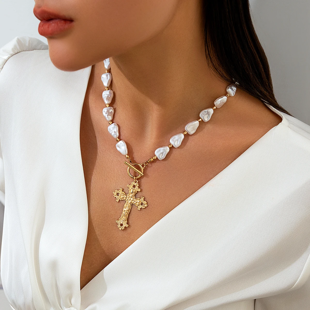 Salircon Middle Ages Vintage Jesus Cross Pendant Necklace for Women Trend Classic Baroque Imitation Pearl Choker Neck Jewelry