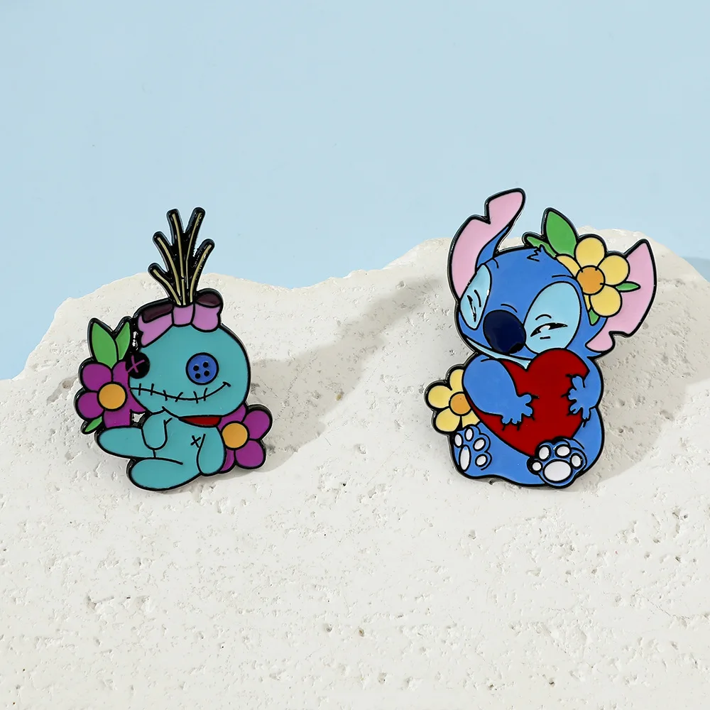 Set Brooch Disney Pins Lilo&Stitch Enamel Pins Denim Jacket Pin Ladies Brooch Boys Punk Shirt Badge Hat Pin Gift for Friends