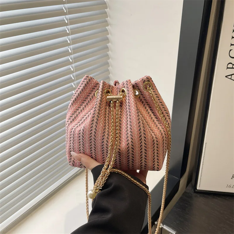 

2026 Winter niche design casual and personalized bucket bag fashionable new shoulder cross-body bag women's bag