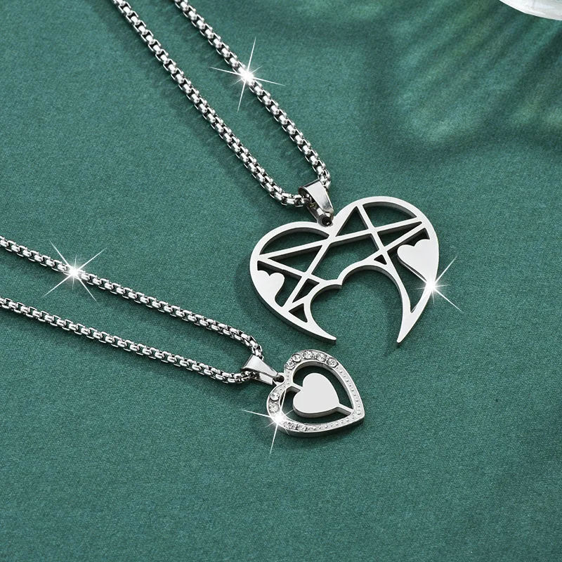 

Brand-new heart-shaped couple long necklace, fashionable and versatile punk couple sweater chain