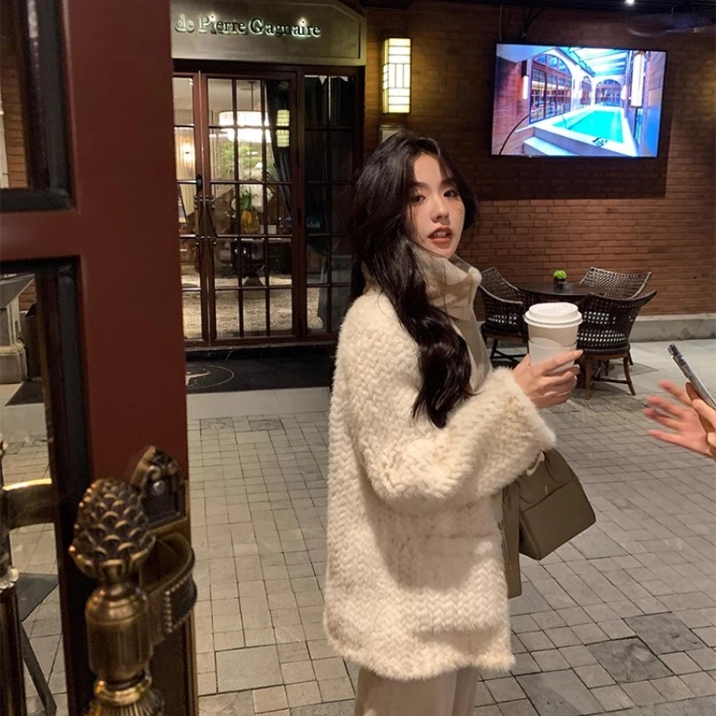 욜란페어리 리얼 밍크 퍼 코트 여성 겨울 라운드 칼라 긴팔 젊은 감각의 출퇴근용 중간 길이 밍크 퍼 코트 2025