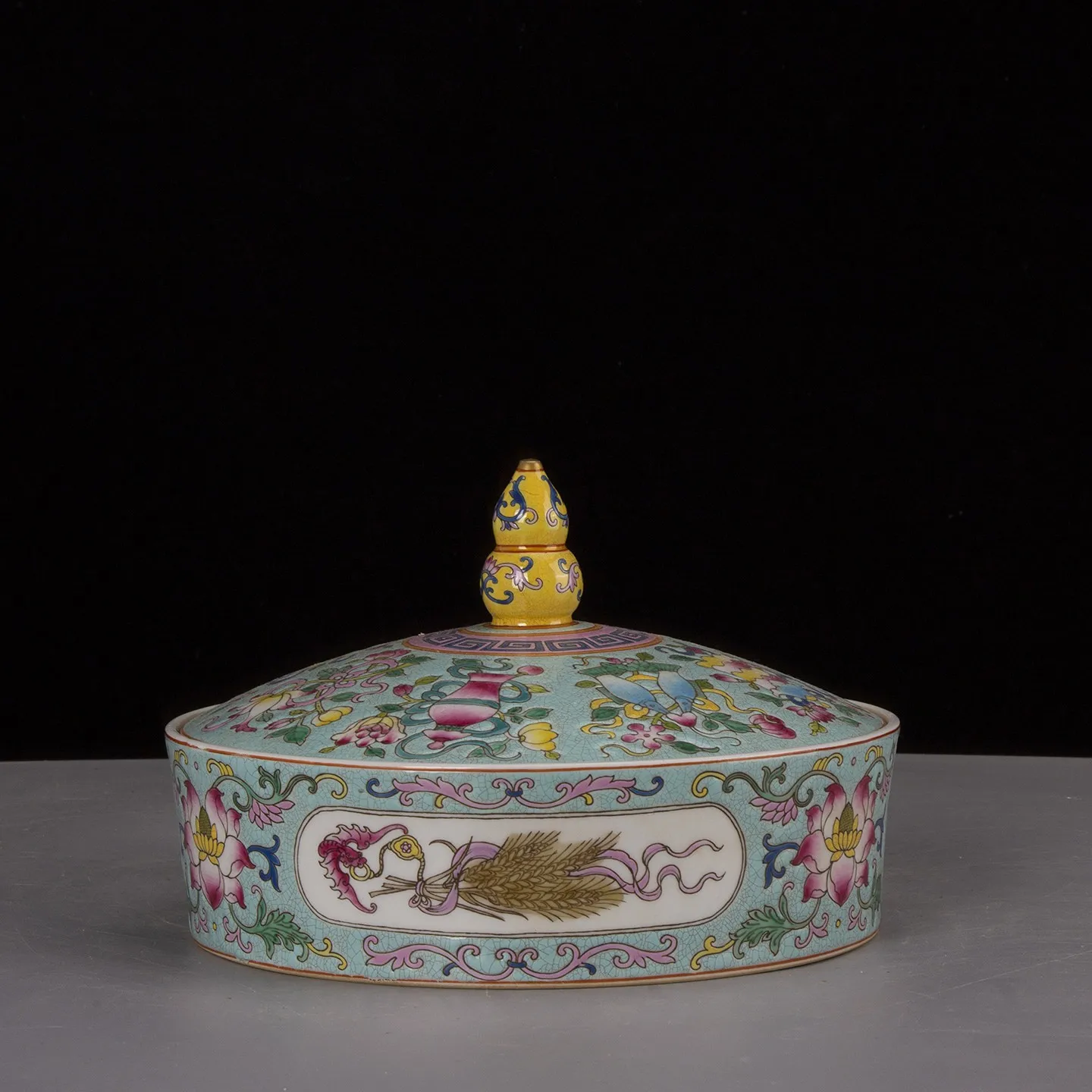 7.87 inch Chinese Qing Qianlong Enamel Porcelain Lotus Design Food Container Box