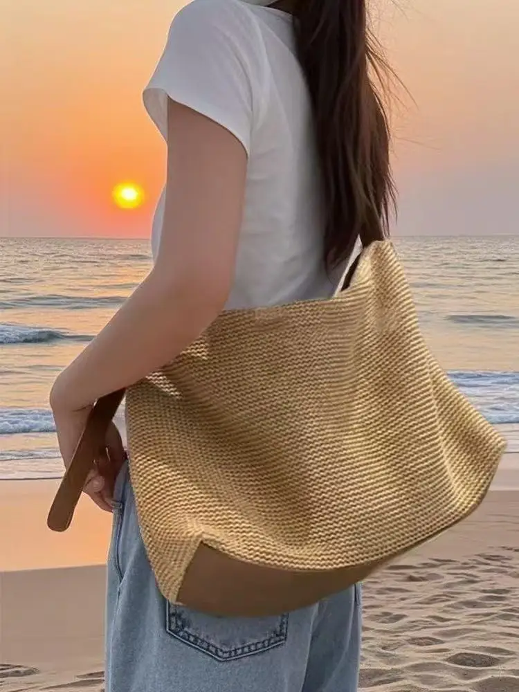 

2025 New Lady BagHandmade Woven Women's Bag Grass Woven Underarm Shoulder Bag Street Vacation Style Bag