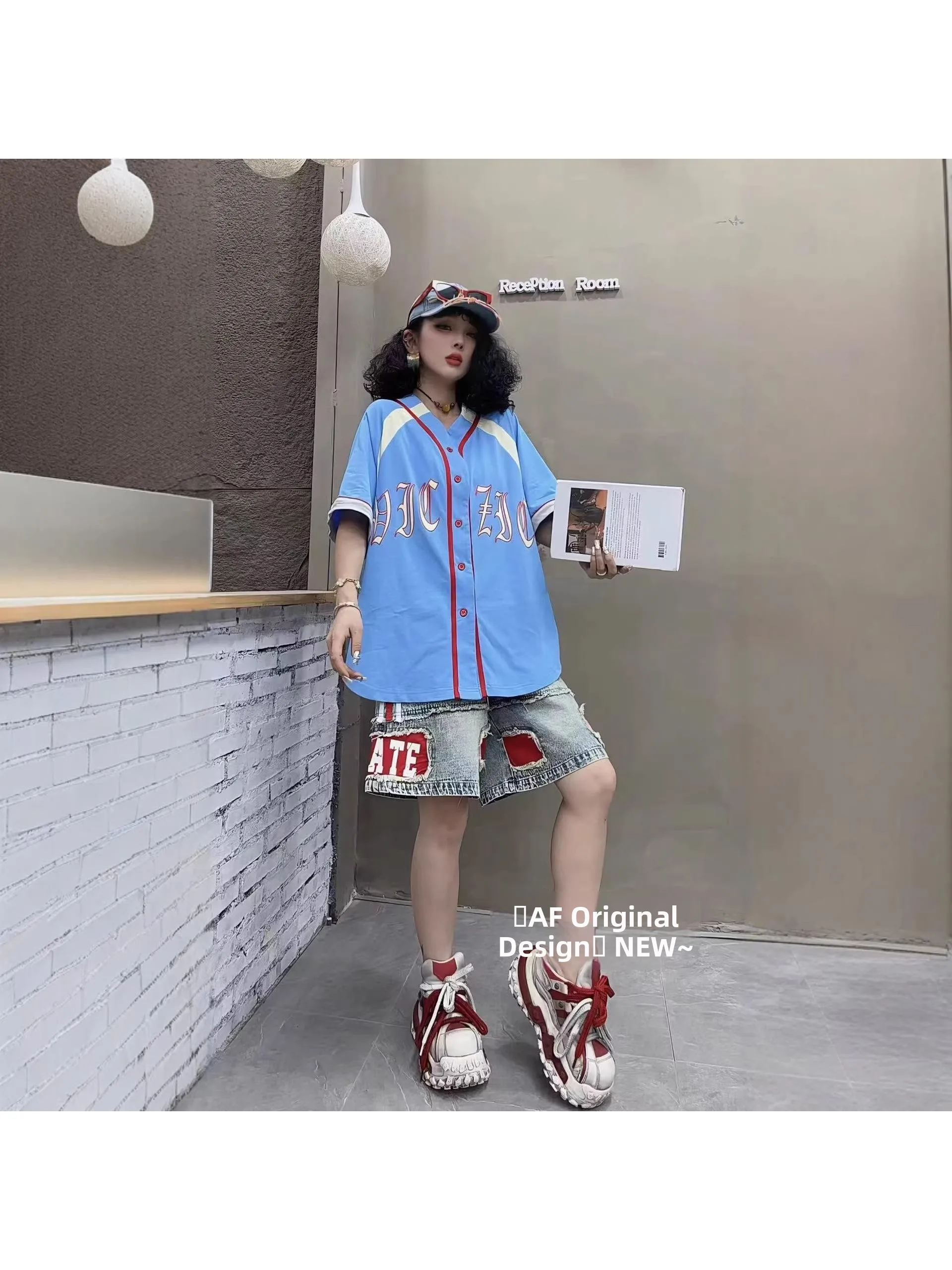 

Trendy European Style Women's T-shirt Summer 2026 Loose Fit Short Sleeve Button up Bright Color Printed Casual Top