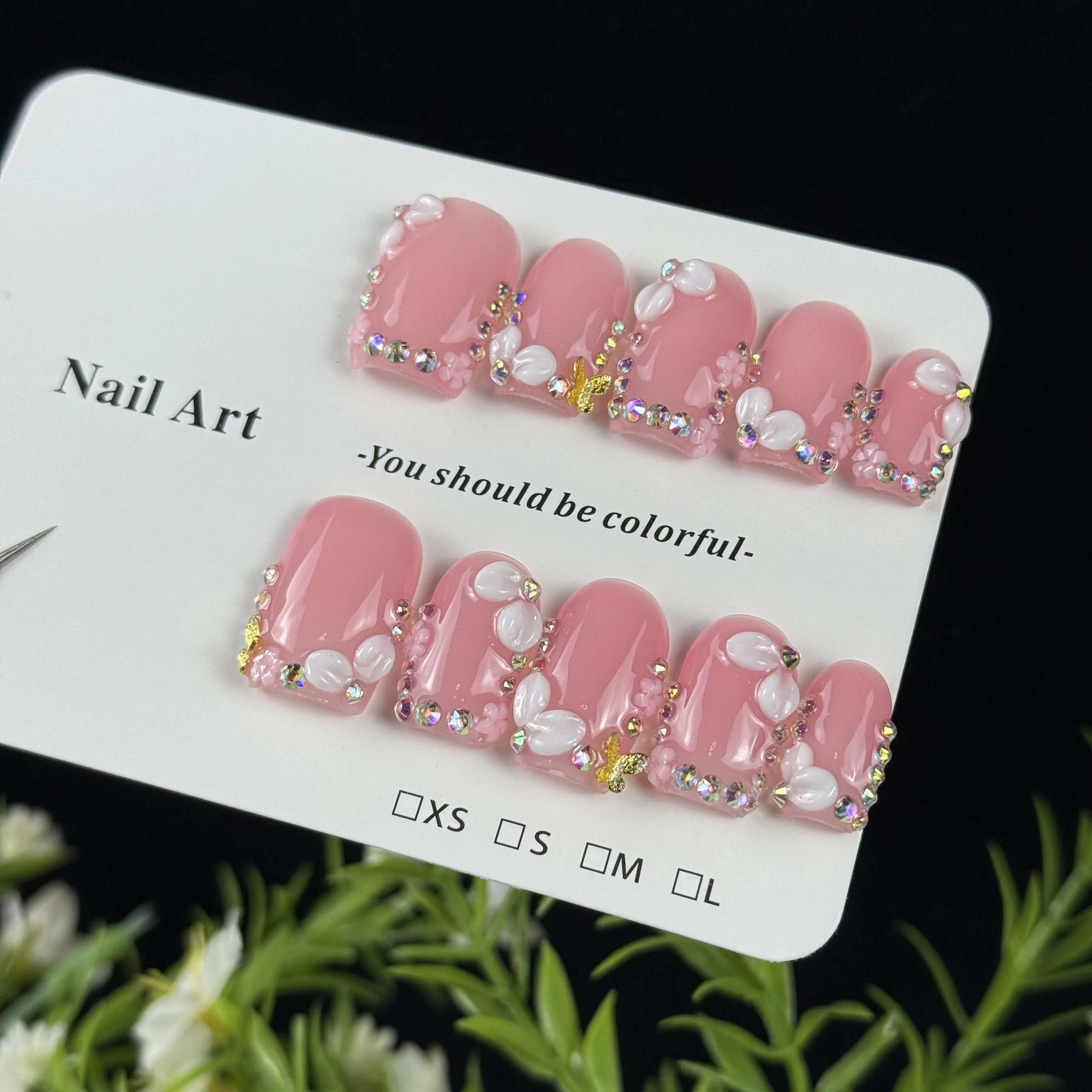 10 szt. ekskluzywnych, różowych i eleganckich krótkich ozdób, ręcznie malowane rzeźbienia, trójwymiarowe motyle, błyszczące, kolorowe diamenty