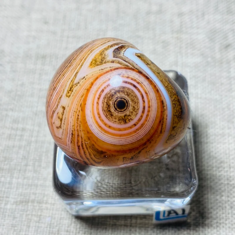 Natural Red Sardonyx Crystal Healing Stone Palm Plaything Eye Design for Family Energy