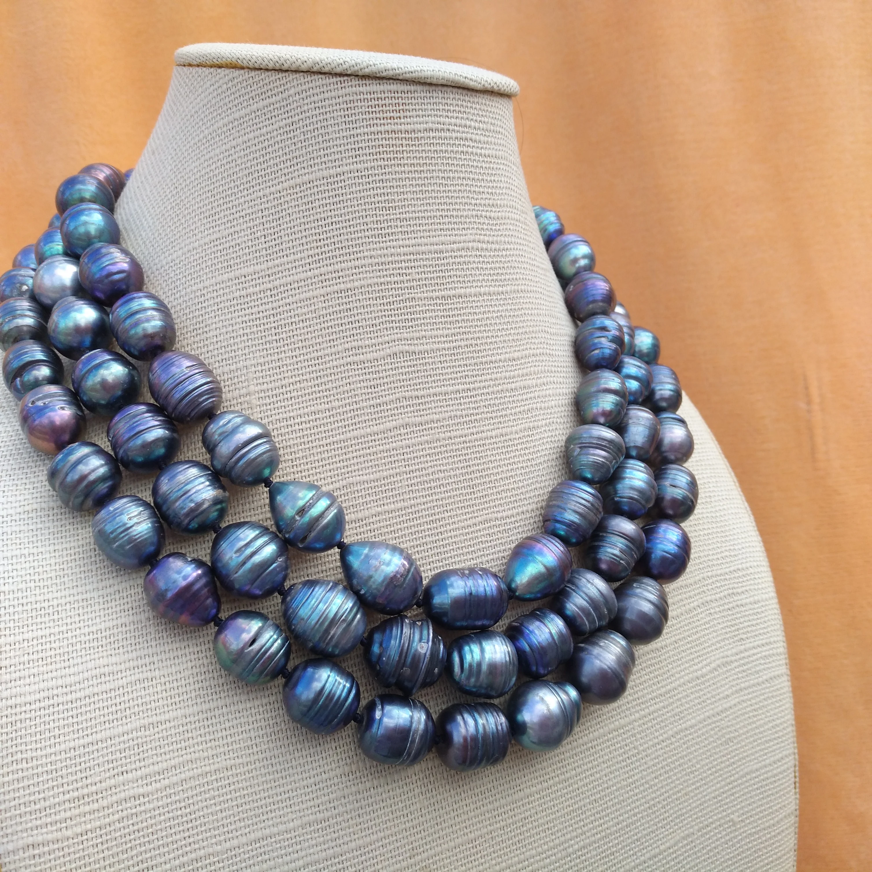 3row AAA+ 10-12mm Real Natural south sea blue Black Pearl Necklace 42cm Videos and pictures are all taken in kind.