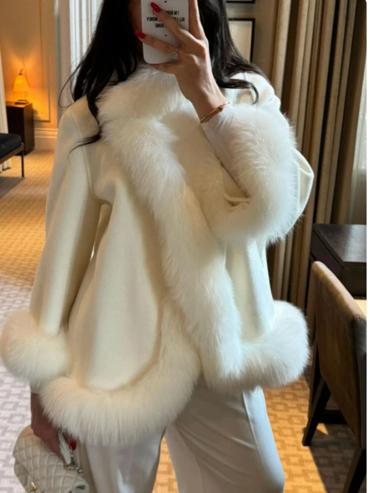 Natural Fox Fur Jacket Female 2026 Warm Oversized Real Fox Fur Collar Cuffs Elegant White Wool Coat Women Elegant Real Fur Coat