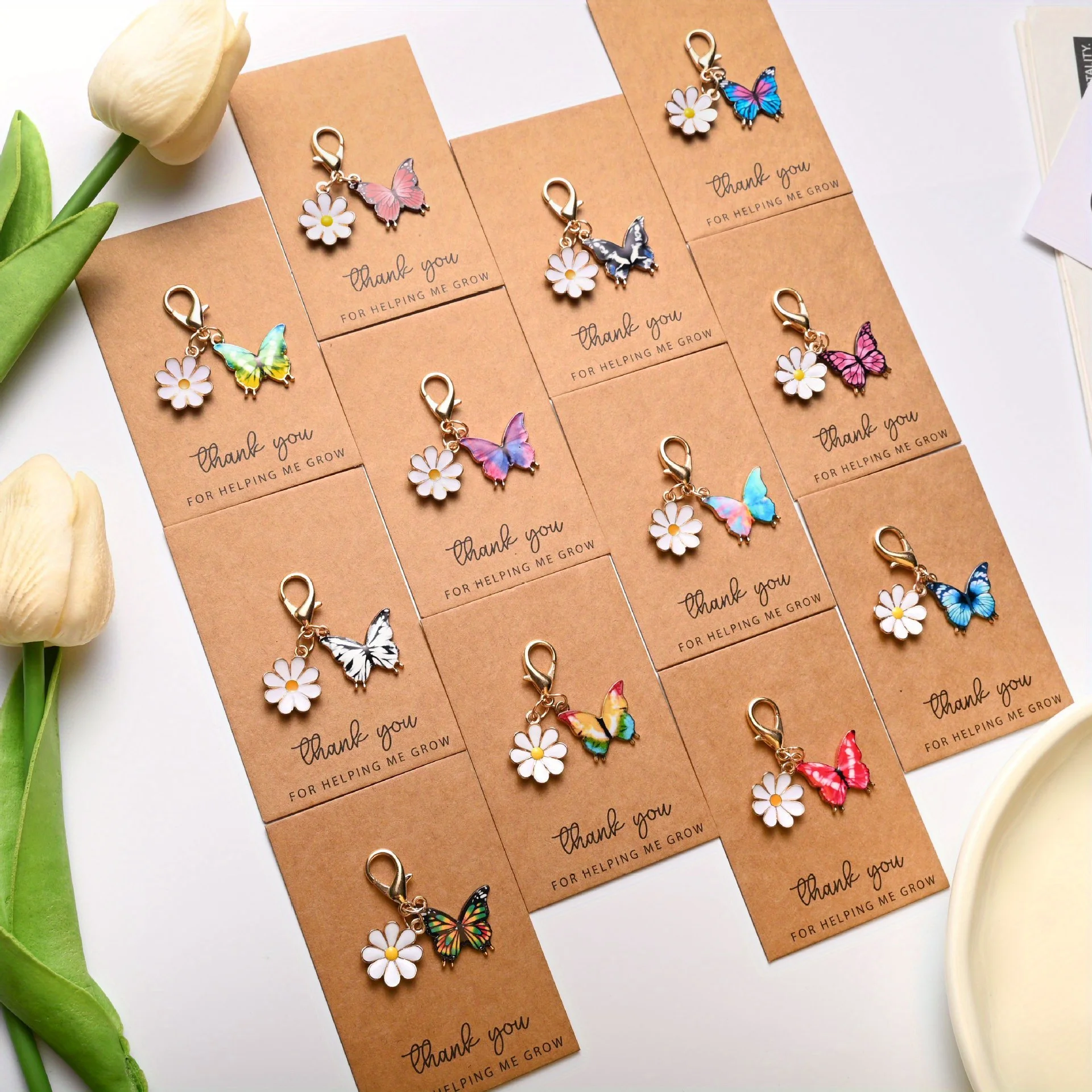 قطعة واحدة من قلادة سلسلة المفاتيح على شكل فراشة ديزي، مناسبة لإعطاء الأصدقاء والآباء